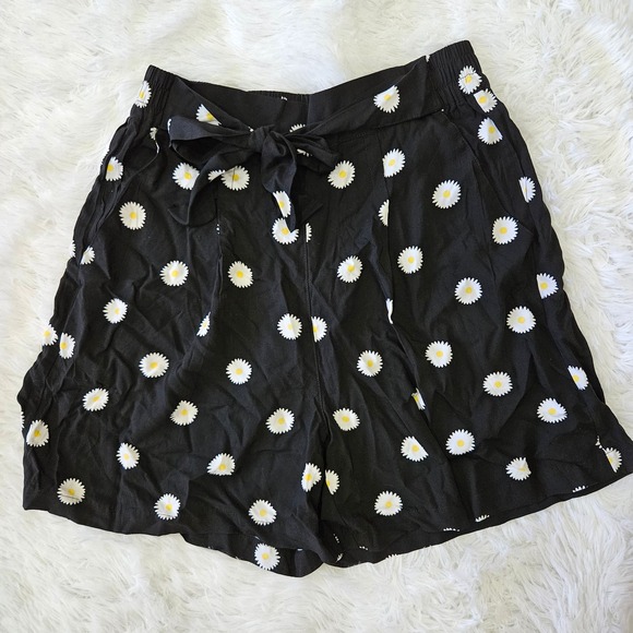 NWT Urban Outfitters Women's Black Daisy Tie Waist High Rise‎ Shorts. Size M - Picture 3 of 6